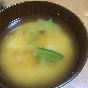 大根と絹さやと豆腐のお味噌汁